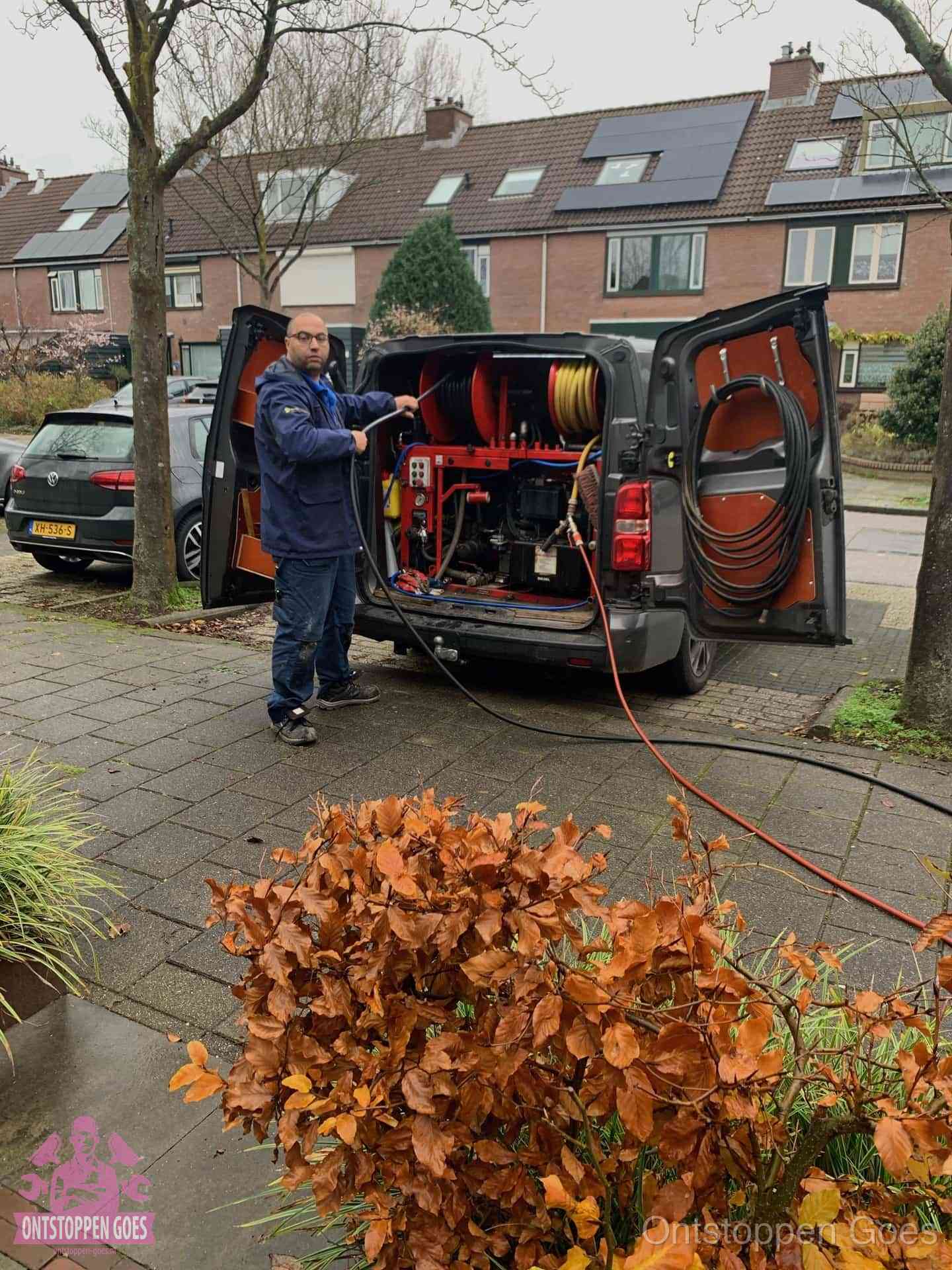 Rioolservice in de wijk in Goes